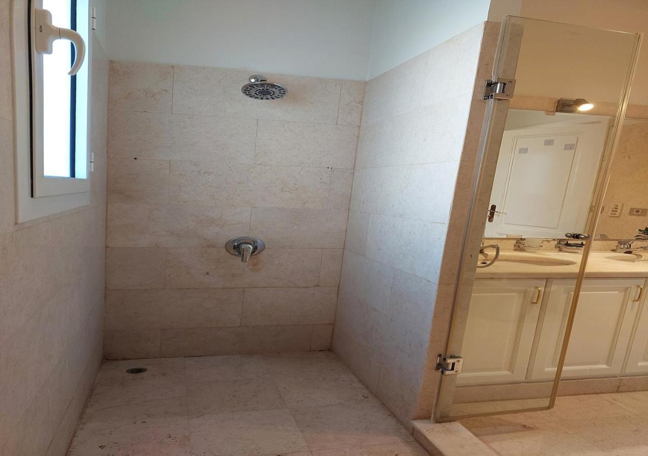 White 6 Br-38-ph5 Hurghada